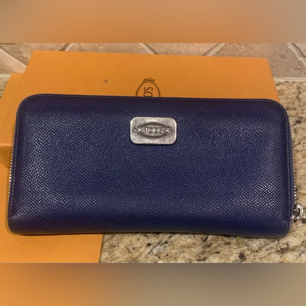 Tod’s wallet in leather